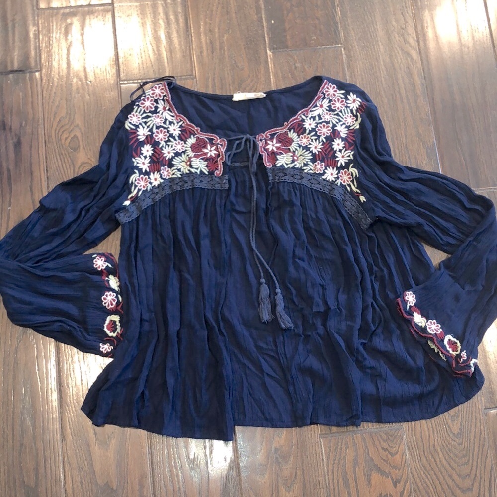 Sky and sand navy embroidered open front top size small